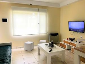En tv och/eller ett underhållningssystem på Cabañas Sendero de Pinos - Alquileres RV
