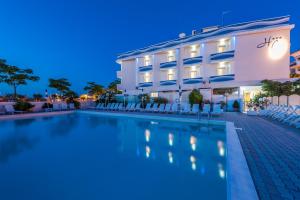 The swimming pool at or close to Hotel Corinna