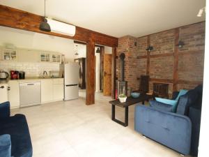 Kuchnia lub aneks kuchenny w obiekcie Residence in Zastan with Lake Access