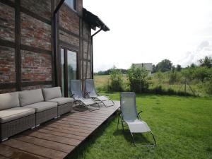 Ogród w obiekcie Residence in Zastan with Lake Access