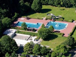 an aerial view of a house with a swimming pool at Villa Holgenbach - Penthouse und Ferienwohnung im Nationalpark Eifel in Schleiden
