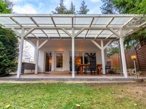 a white pergola on a patio with a table at Ferienhaus mit Terrasse und Kaminofen in Parchim in Parchim