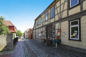 a cobblestone street in front of a building at Apartment, Plau am See in Plau am See