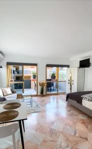 A kitchen or kitchenette at Apartamento Romana Playa