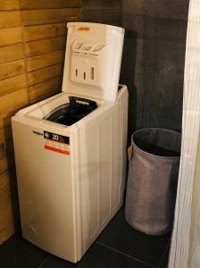a washing machine sitting next to a trash can at Apartmán SALD Mýto in Mýto pod Ďumbierom
