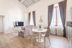 a living room with a table and a couch at Florence Feel Apartment in Florence