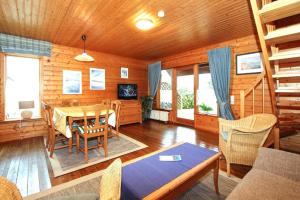 a dining room with a table and chairs in a cabin at Ferienhaus in Hasselfelde in Hasselfelde