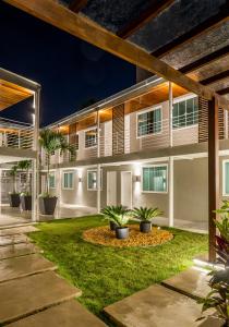 an exterior view of a building at night at Pousada Boutique do lazer in Cabo Frio