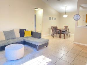 Gallery image of Sleeps 6 Home - 8 Minutes Away From Pensacola Beach in Gulf Breeze