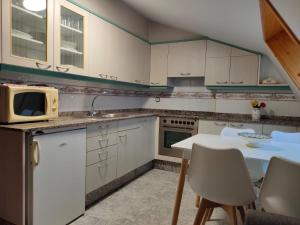 A kitchen or kitchenette at Playa de Raxó, al lado de Sanxenxo