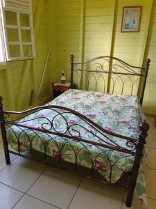 Katil atau katil-katil dalam bilik di Villa havre de paix à Terre de Bas, LES SAINTES