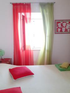 Postel nebo postele na pokoji v ubytování Apartment and Room Silvana