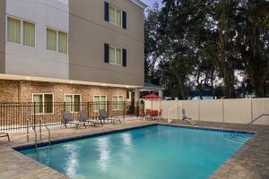 The swimming pool at or close to Candlewood Suites - Safety Harbor, an IHG Hotel