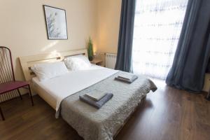 Postel nebo postele na pokoji v ubytování Apartment in Kharkiv Center - Hryhoriia Skovorody str 11-13