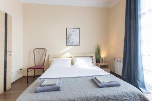 Postel nebo postele na pokoji v ubytování Apartment in Kharkiv Center - Hryhoriia Skovorody str 11-13