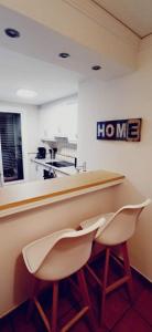 A kitchen or kitchenette at MET&GOLF OLIVA NOVA BEACH JARDIN