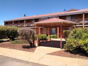 a building with a gazebo in front of it at Cosy 2 bedroom Unit in a secure gated complex in Kalgoorlie