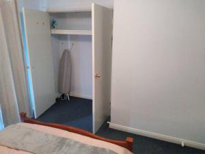 Ένα ή περισσότερα κρεβάτια σε δωμάτιο στο Cosy 2 bedroom Unit in a secure gated complex