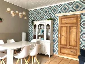 Fotografie z fotogalerie ubytování Hencoop 2 room apartment kitchen bathroom and optional Sauna v destinaci Kaiserslautern + 31 fotografií