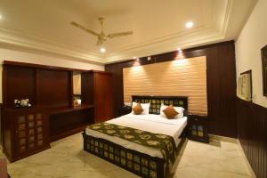 Hotel Sagar Niwas客房内的一张或多张床位