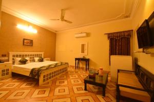 Hotel Sagar Niwas客房内的一张或多张床位
