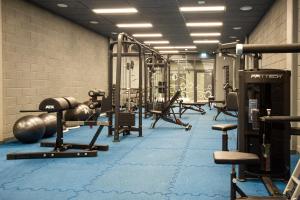 Fitness centrum a/nebo fitness zařízení v ubytování Stadium Hotel