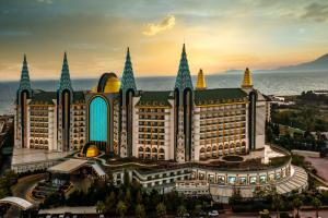 eine Luftansicht des mgm Grand Hotels und des Casinos in der Unterkunft Delphin Imperial Lara in Lara