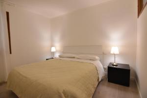 A bed or beds in a room at Da Bruno Homes