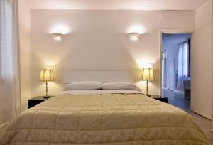 A bed or beds in a room at Da Bruno Homes