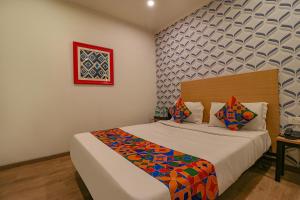 Postel nebo postele na pokoji v ubytování FabHotel Chattarpur Enclave - Near Chattarpur Metro Station