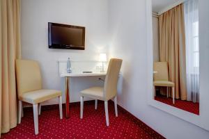 TV a/nebo společenská místnost v ubytování Hotel Fürst Bismarck