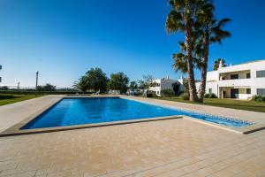 Gallery image of Lake Apartment - Pool and Sea View & Tennis Court & BBQ & A Vilita in Pêra