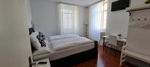 Letto o letti in una camera di Hotel Corona