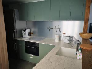 Kuchyň nebo kuchyňský kout v ubytování MyHome - Très Beau T3 refait à neuf - Tichot Val Claret