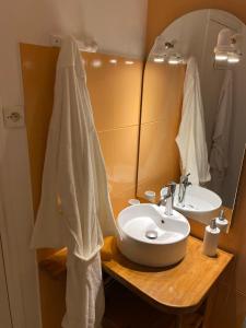 a bathroom with a sink and a mirror at Le Domaine du Gravier in Gramat