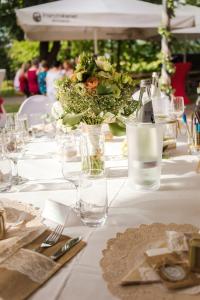 En restaurant eller et andet spisested på Wasserschloss Podelwitz