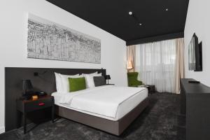 Voodi või voodid majutusasutuse Crowne Plaza Podgorica by IHG toas