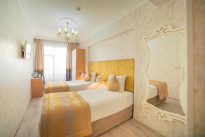Postel nebo postele na pokoji v ubytování Miran Hotel