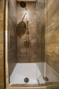 Et badeværelse på Loft Design Apartments on Desyatynnyi Ln, 7 + 10 billeder