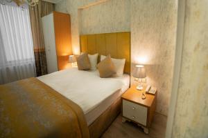 Postel nebo postele na pokoji v ubytování Miran Hotel