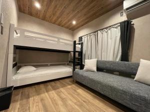 TOCORO. Mt.Fuji Station HOSTEL Kawaguchiko客房内的一张或多张床位