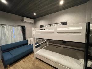 TOCORO. Mt.Fuji Station HOSTEL Kawaguchiko客房内的一张或多张床位