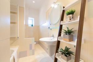 Kúpeľňa v ubytovaní Elegant Aparment Vittorio City Center + 25 fotografií