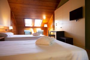 Cama o camas de una habitación en IBERIK Augas Santas Balneario & Golf