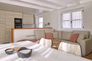 Nhà bếp/bếp nhỏ tại Val de Ruda Luxe 68 by FeelFree Rentals