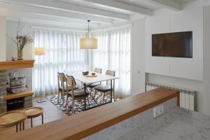 TV/trung tâm giải trí tại Val de Ruda Luxe 68 by FeelFree Rentals