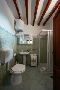 A bathroom at Case Vacanza Cafarella