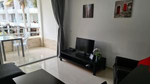 Televízia a/alebo spoločenská miestnosť v ubytovaní Yumbo Holiday Apartment - Tanife ROOS
