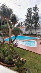 Bazén v ubytovaní Yumbo Holiday Apartment - Tanife ROOS alebo v jeho blízkosti