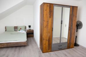 Postel nebo postele na pokoji v ubytování Simpel Rooms Vintage Rustica nähe Uni, Olma, Spital